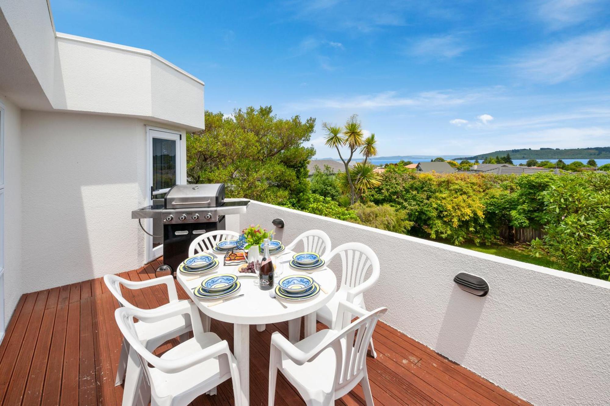 The White House - Taupo Holiday Home Exterior photo
